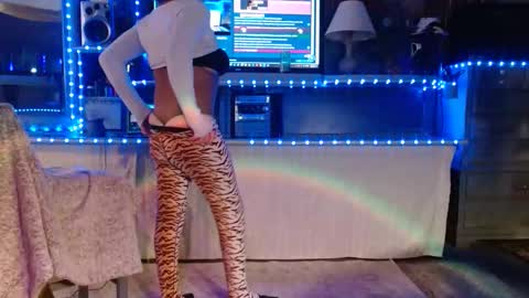 Snapshot of ass_so_sweet chatting on 03-23-26, 05:11 SIR WILLIAM online show from 03-23-26, 05:11