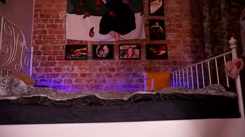 Eva online show from 10-14-25, 03:40