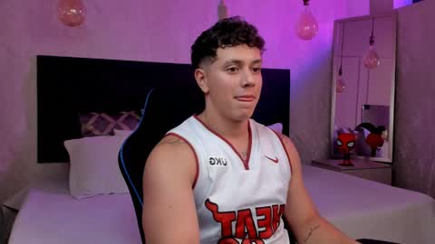 Snapshot of astonhills chatting on 04-11-26, 03:33 astonhills online show from 04-11-26, 03:33