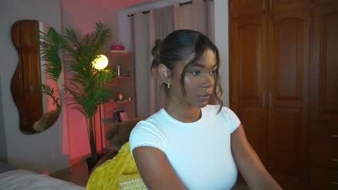 Snapshot of astrea_1 chatting on 12-05-25, 12:08 Astrea online show from 12-05-25, 12:08