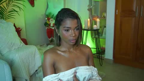 Snapshot of astrea_1 chatting on 12-15-25, 10:25 Astrea online show from 12-15-25, 10:25