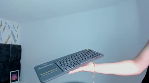 Snapshot of astrid_velle chatting on 11-23-25, 03:28 astrid_velle online show from 11-23-25, 03:28