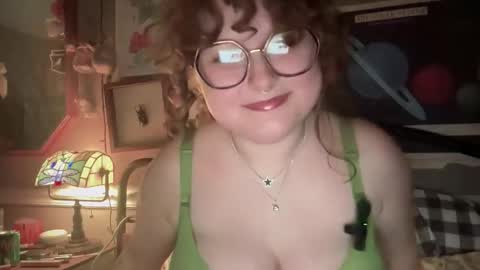 Snapshot of asurdaisy chatting on 12-15-25, 04:06 asurdaisy online show from 12-15-25, 04:06