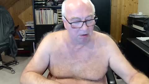 Snapshot of asusandy chatting on 01-14-25, 10:44 asusandy online show from 01-14-25, 10:44