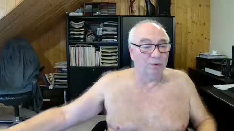 Snapshot of asusandy chatting on 01-15-25, 12:47 asusandy online show from 01-15-25, 12:47