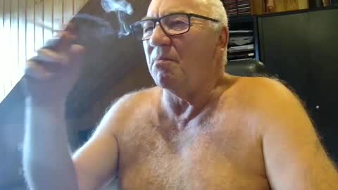 Snapshot of asusandy chatting on 09-18-25, 12:07 asusandy online show from 09-18-25, 12:07