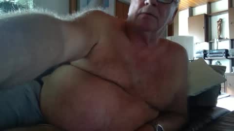 Snapshot of asusandy chatting on 09-19-25, 10:38 asusandy online show from 09-19-25, 10:38