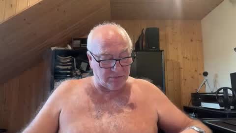 Snapshot of asusandy chatting on 09-25-25, 02:21 asusandy online show from 09-25-25, 02:21