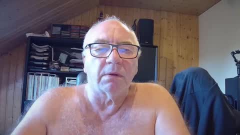 Snapshot of asusandy chatting on 09-29-25, 06:18 asusandy online show from 09-29-25, 06:18