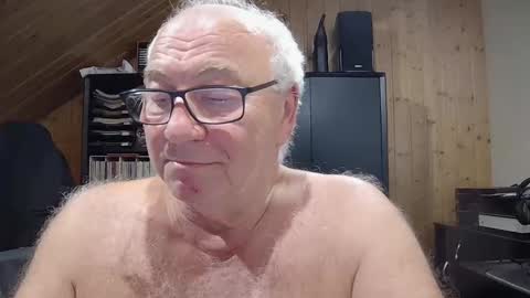Snapshot of asusandy chatting on 10-15-25, 05:13 asusandy online show from 10-15-25, 05:13