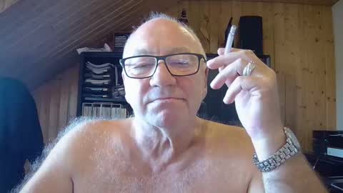 Snapshot of asusandy chatting on 10-23-25, 01:32 asusandy online show from 10-23-25, 01:32