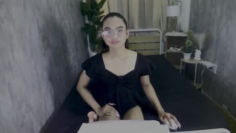 Snapshot of atashakendall chatting on 12-13-25, 11:21 atashakendall online show from 12-13-25, 11:21