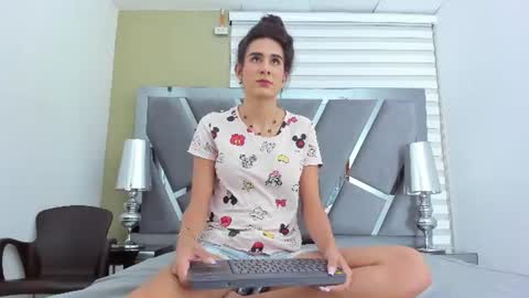 Snapshot of atenea_sexxx chatting on 06-12-26, 04:22 atenea online show from 06-12-26, 04:22