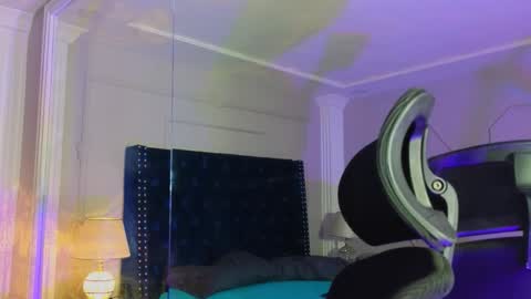 Athenea sky  online show from 12-22-25, 10:07