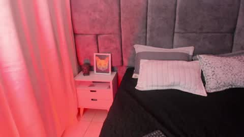 atenea velle online show from 04-28-26, 04:06