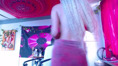 Atenea online show from 10-12-25, 02:05