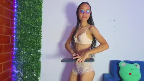 Snapshot of athenea_03 chatting on 05-15-26, 01:56 Athenea online show from 05-15-26, 01:56