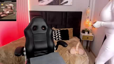 Snapshot of athenearusell chatting on 09-13-25, 08:52 athenearusell online show from 09-13-25, 08:52