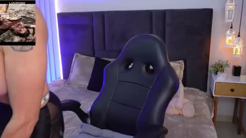 Snapshot of athenearusell chatting on 10-28-25, 09:50 athenearusell online show from 10-28-25, 09:50