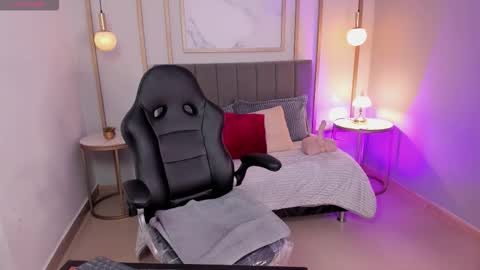 Snapshot of athenearusell chatting on 11-11-25, 11:43 athenearusell online show from 11-11-25, 11:43