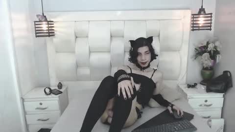 Snapshot of atley_dolly_ chatting on 09-22-25, 10:45 ATLEY online show from 09-22-25, 10:45