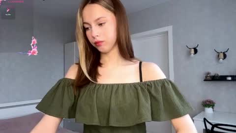 Snapshot of audiedelorbe chatting on 05-26-26, 04:19 Jolyn online show from 05-26-26, 04:19