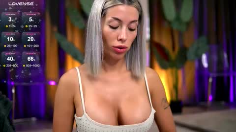 Isabella online show from 09-19-25, 03:19