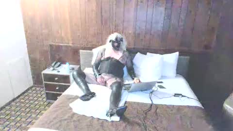 Dodge001 online show from 12-31-24, 04:04