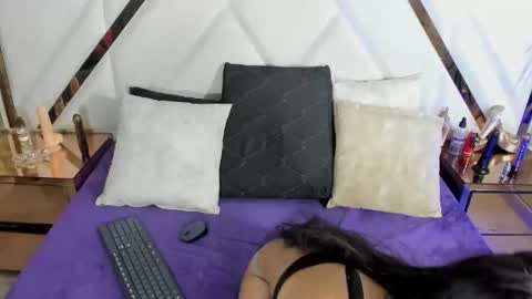 Monii Yi online show from 09-21-25, 05:20