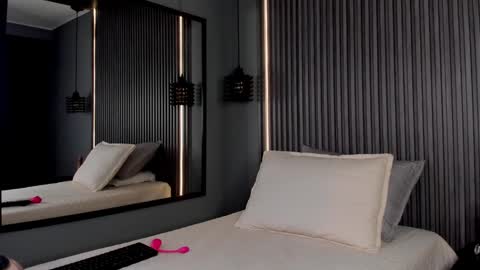 Snapshot of aurabakers chatting on 01-29-25, 07:00 Aura online show from 01-29-25, 07:00