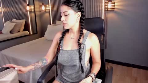 Snapshot of aurabakers chatting on 02-05-25, 12:06 Aura online show from 02-05-25, 12:06