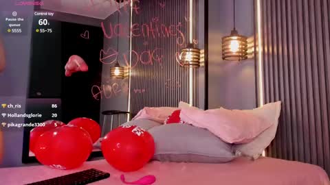 Snapshot of aurabakers chatting on 02-15-25, 04:12 Aura online show from 02-15-25, 04:12