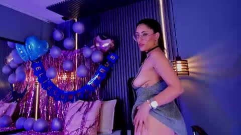 Snapshot of aurabakers chatting on 03-11-25, 03:45 Aura online show from 03-11-25, 03:45