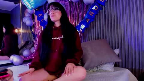 Snapshot of aurabakers chatting on 03-12-25, 12:47 Aura online show from 03-12-25, 12:47