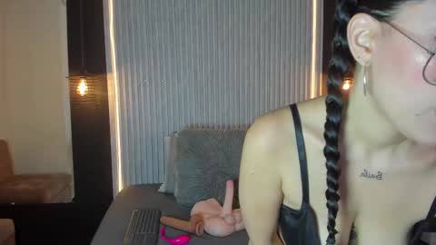 Snapshot of aurabakers chatting on 10-10-25, 03:16 Aura online show from 10-10-25, 03:16