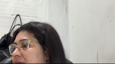 Snapshot of aurablack_ chatting on 09-22-25, 06:43 Aura online show from 09-22-25, 06:43