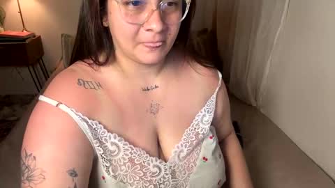 Snapshot of aurablack_ chatting on 09-29-25, 11:09 Aura online show from 09-29-25, 11:09