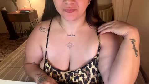 Snapshot of aurablack_ chatting on 10-03-25, 02:08 Aura online show from 10-03-25, 02:08