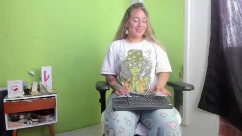 Aura Divina  online show from 05-17-26, 05:09
