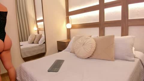 Snapshot of aurea_silk chatting on 03-09-26, 08:35 aurea_silk online show from 03-09-26, 08:35