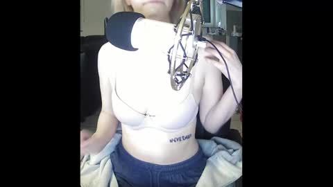 Snapshot of aurelia1301 chatting on 02-10-25, 07:26 Aurelia online show from 02-10-25, 07:26