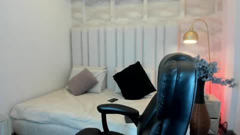 Snapshot of aurora_bellamont chatting on 06-09-26, 01:23 Aurora online show from 06-09-26, 01:23
