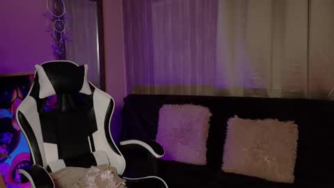 Snapshot of aurora_collins08 chatting on 11-19-25, 05:46 aurora_collins08 online show from 11-19-25, 05:46