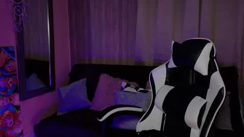 Snapshot of aurora_collins08 chatting on 11-21-25, 06:06 aurora_collins08 online show from 11-21-25, 06:06