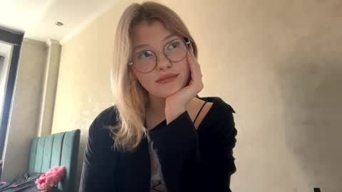 Aurora online show from 04-27-26, 10:35