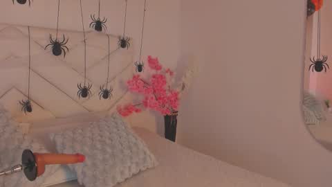 Snapshot of aurora_sweet2 chatting on 10-21-25, 07:58 Madison online show from 10-21-25, 07:58