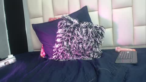 auroraa_miller online show from 12-24-24, 03:47