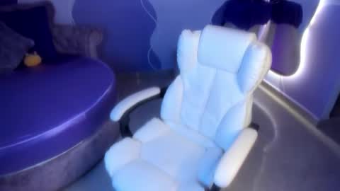 Snapshot of auroracute2 chatting on 11-07-25, 02:06 auroracute2 online show from 11-07-25, 02:06