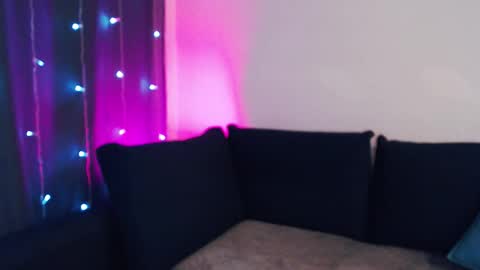 Snapshot of auroraunique chatting on 02-15-26, 07:51 Aurora online show from 02-15-26, 07:51