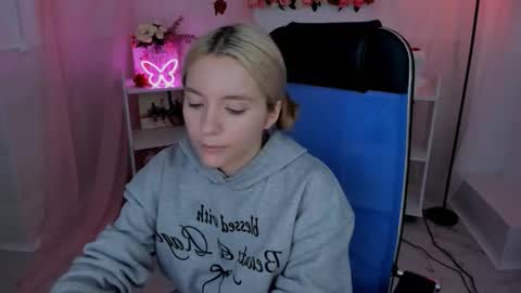 aurorawrenfield online show from 09-09-25, 07:41